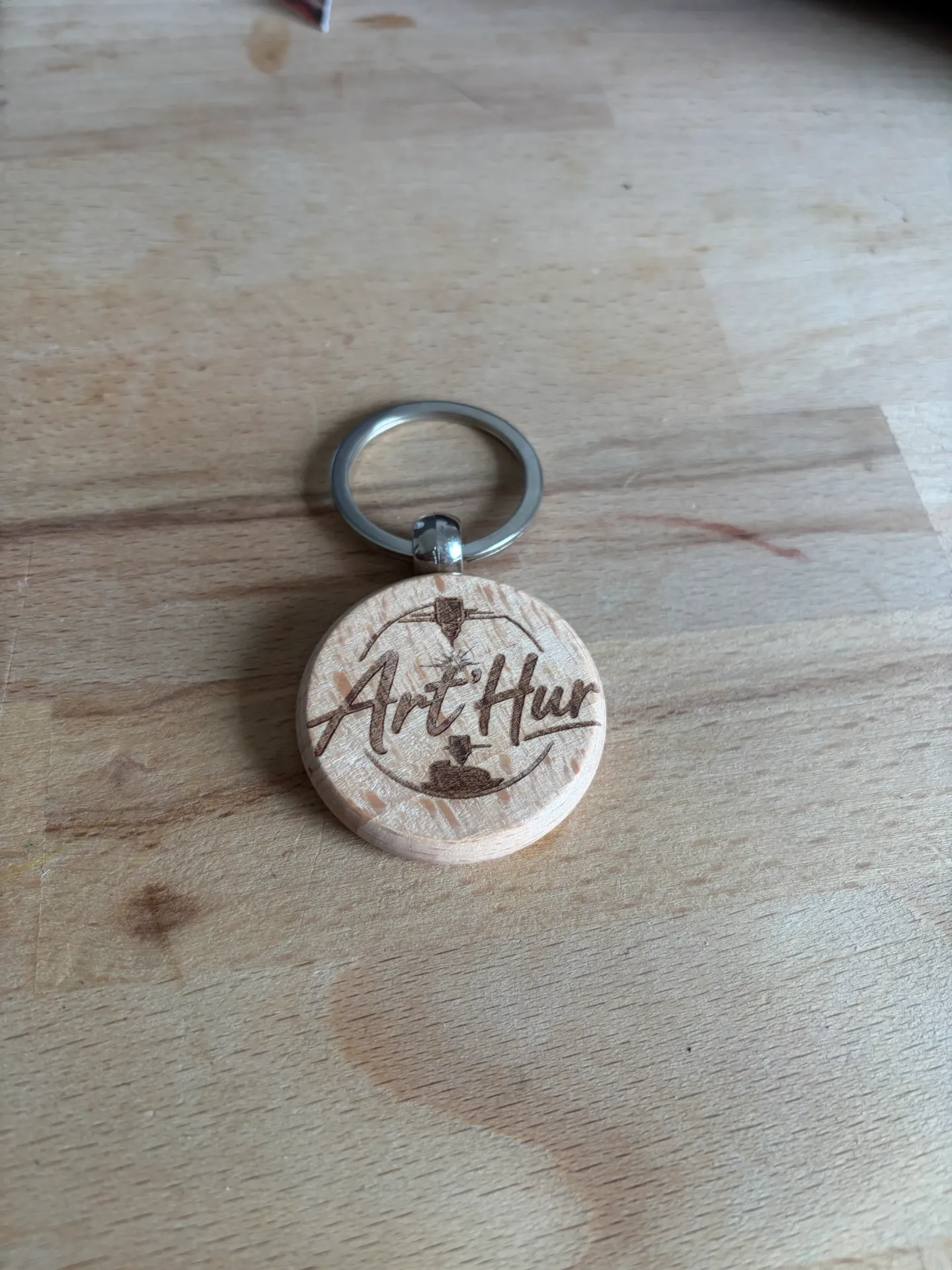 Porte-clés bois personnalisé (prénom, logo, coordonnées GPS…)